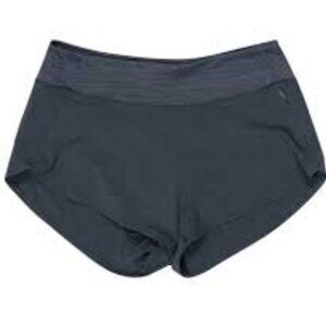 Black Size Small Outdoor Voices The Exercise Short 2.5"